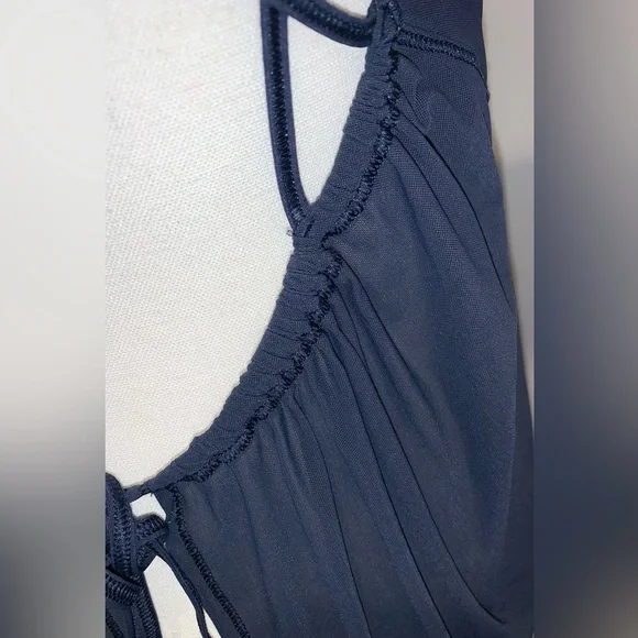 LULULEMON Athletica women’s criss cross navy top size large 10 12 - Picture 4 of 9